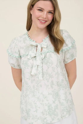 Floral Print Scallop Blouse